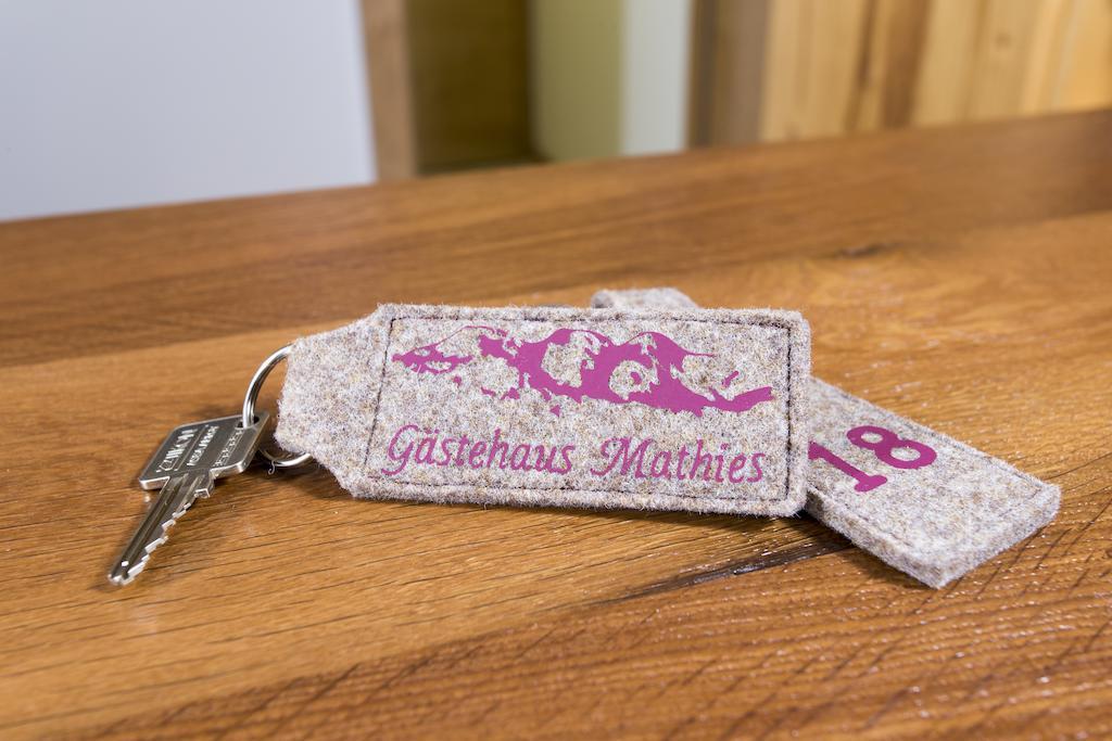 Gaestehaus Mathies มิทเทลแบร์ก ภายนอก รูปภาพ